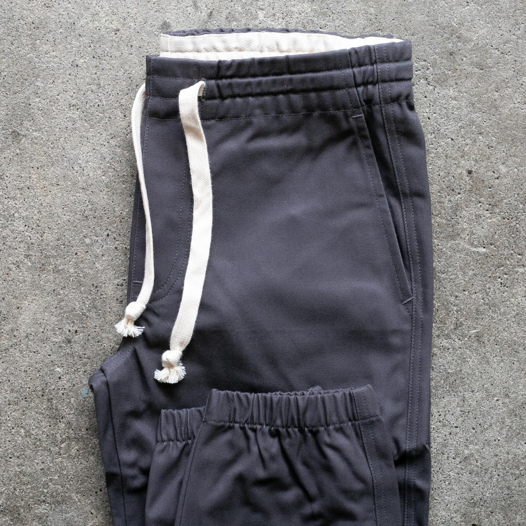 gustin #30 classic twill joggers - charcoal