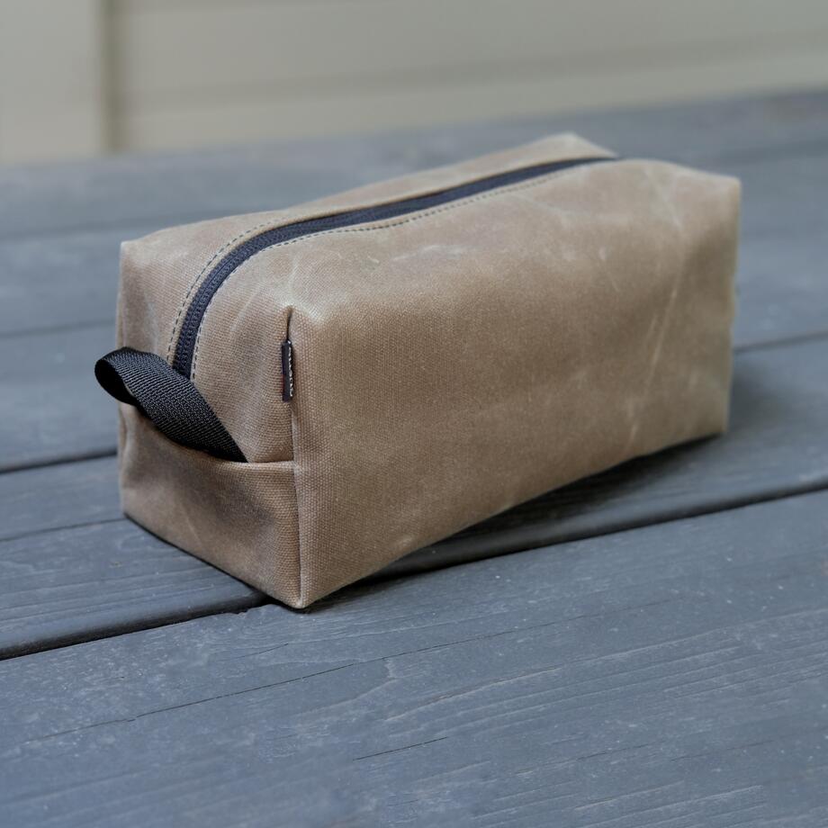 gustin waxed canvas dopp kit - field tan