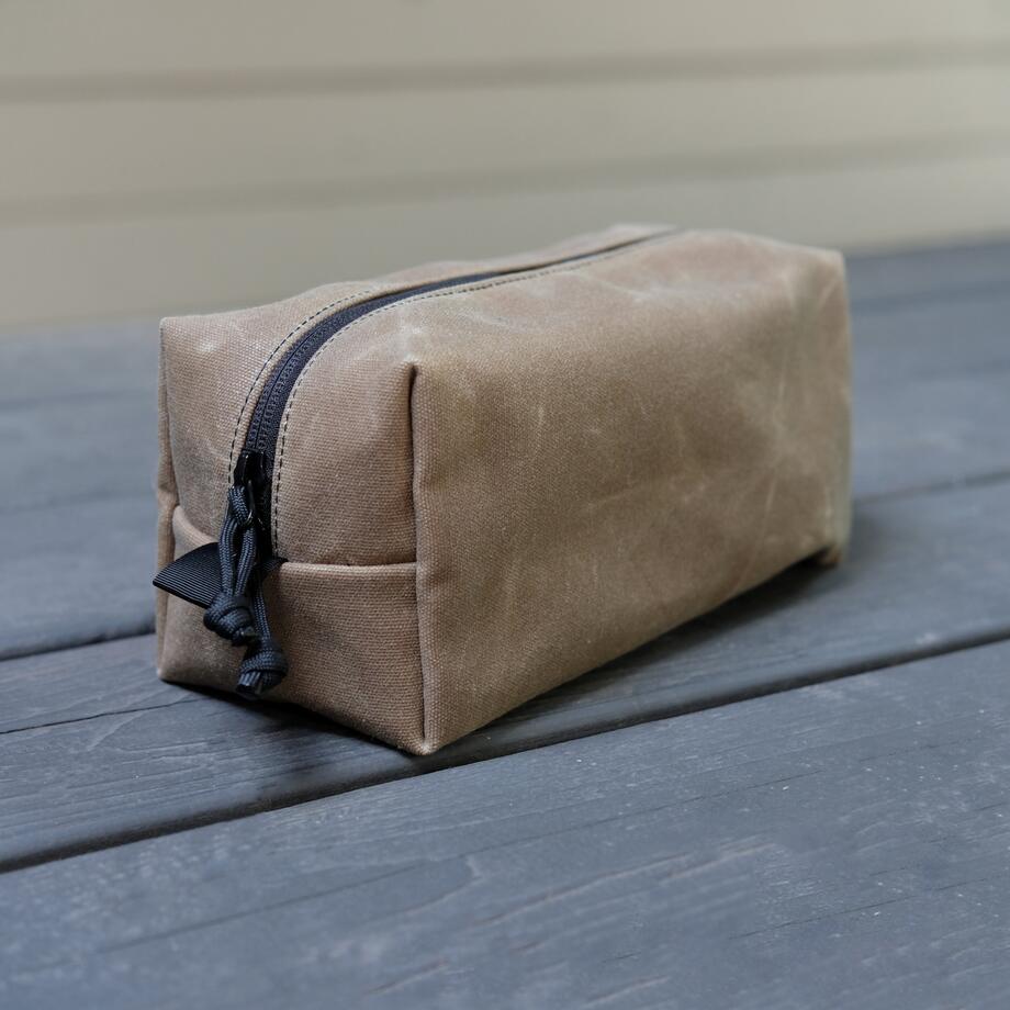 gustin waxed canvas dopp kit - field tan