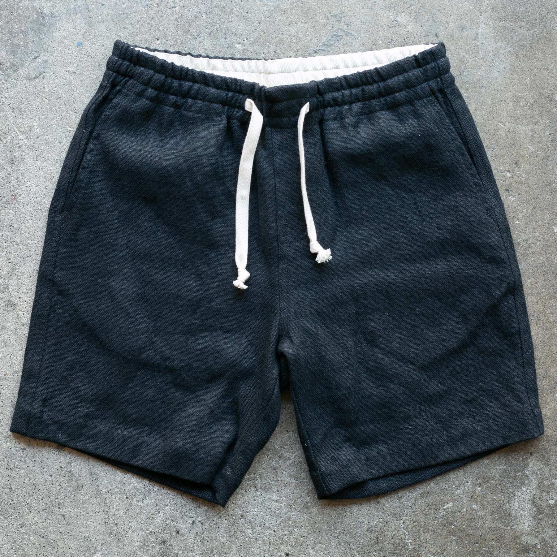 gustin #127 beast linen shorts - black