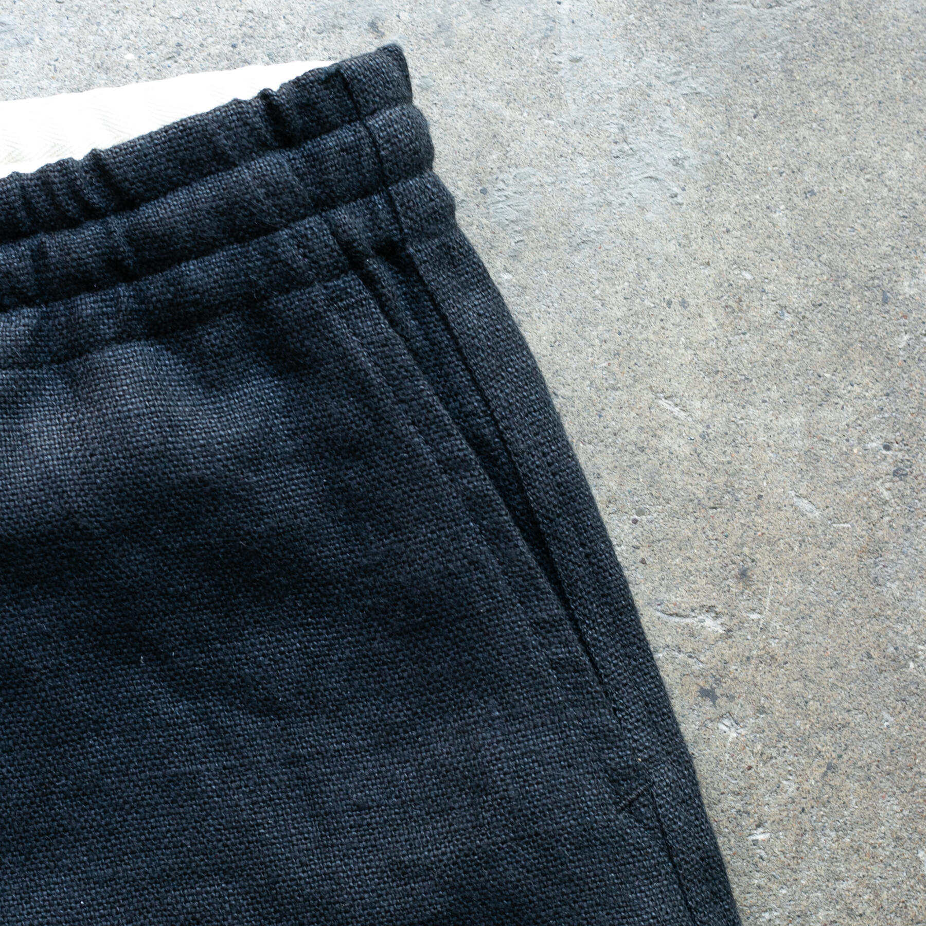 gustin #127 beast linen shorts - black