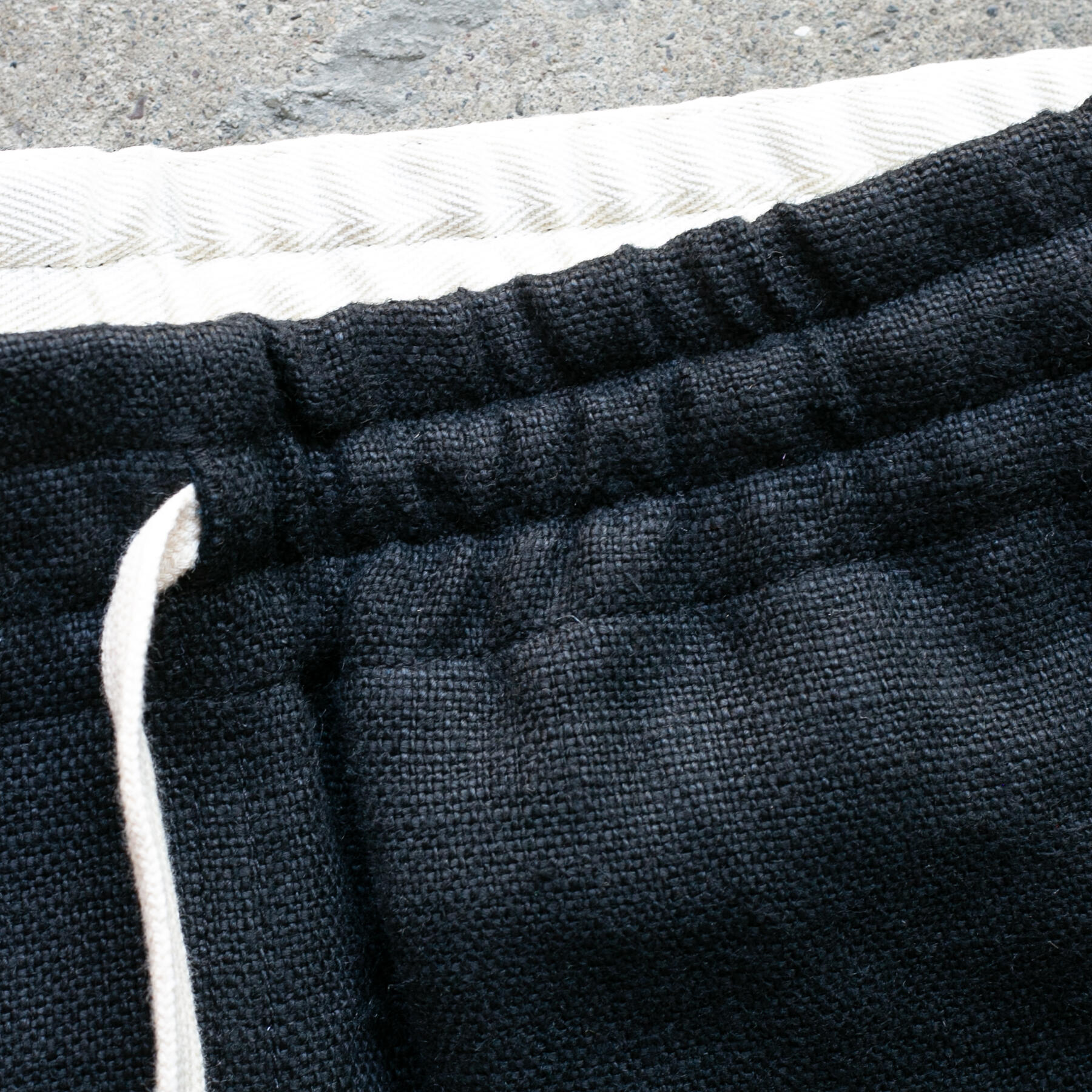 gustin #127 beast linen shorts - black