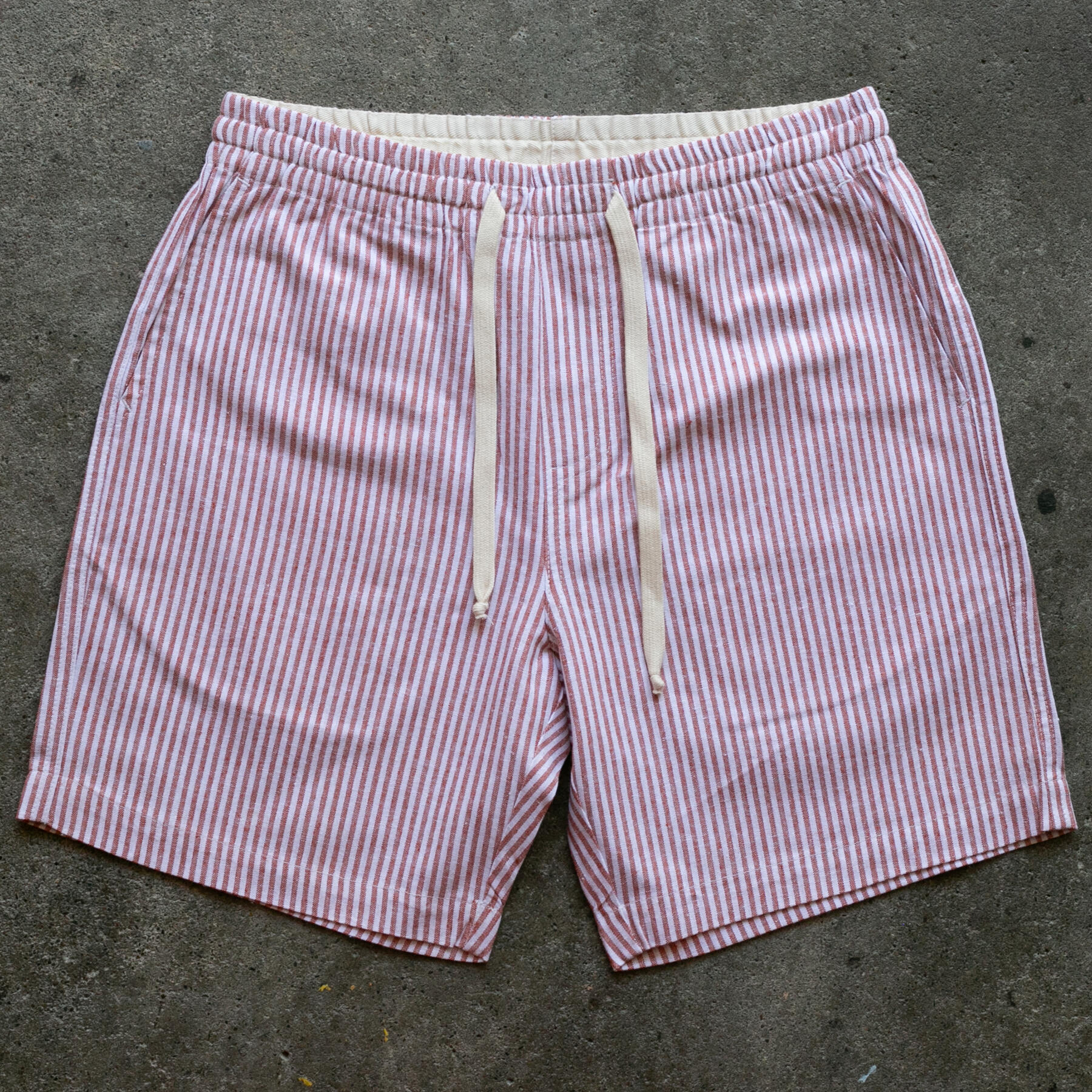 gustin #134 red x natural stripe shorts
