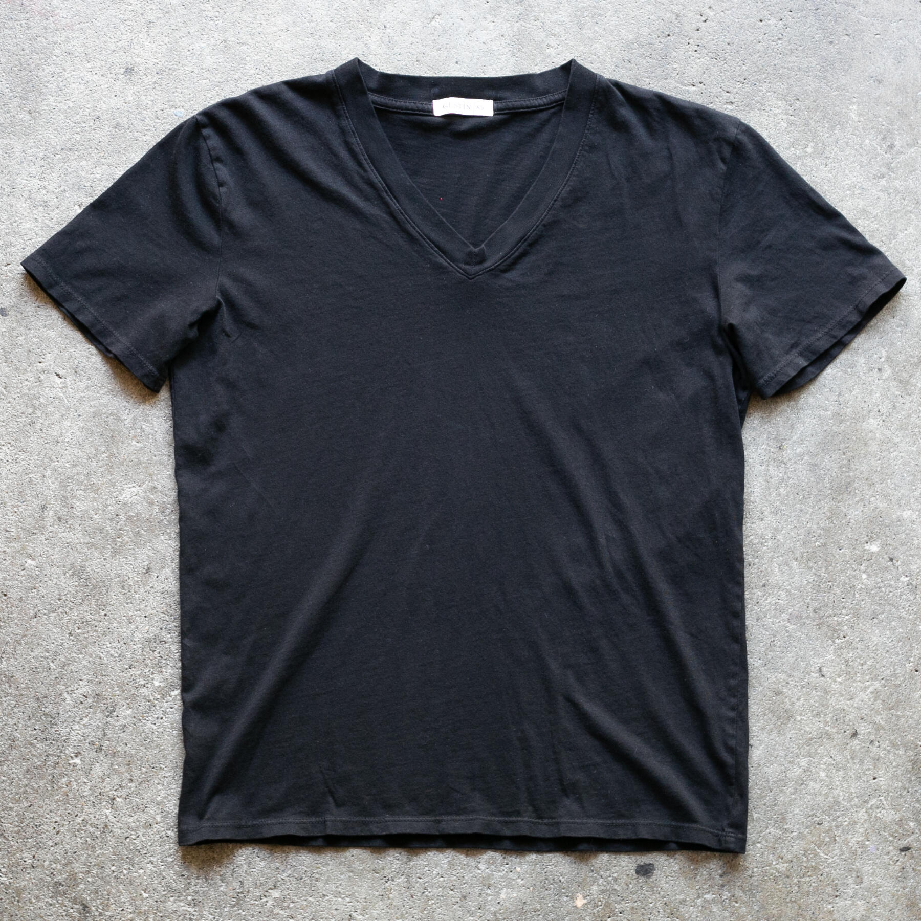 gustin v-neck t-shirt classic collection