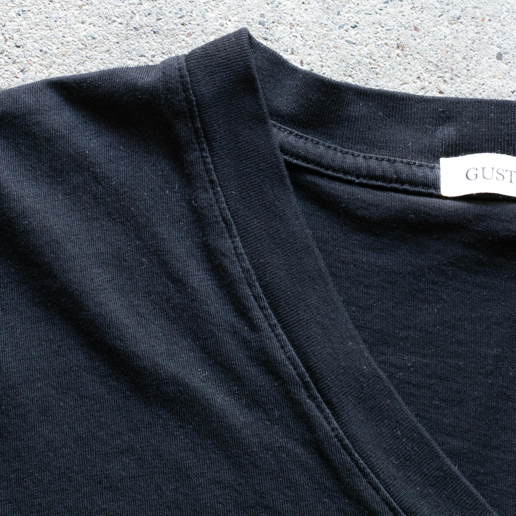 gustin v-neck t-shirt classic collection