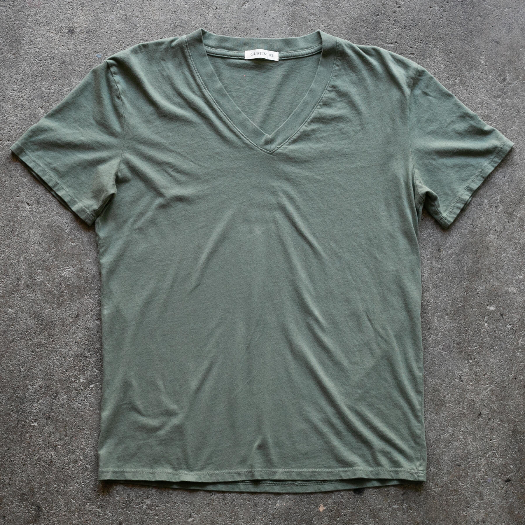 gustin v-neck t-shirt classic collection