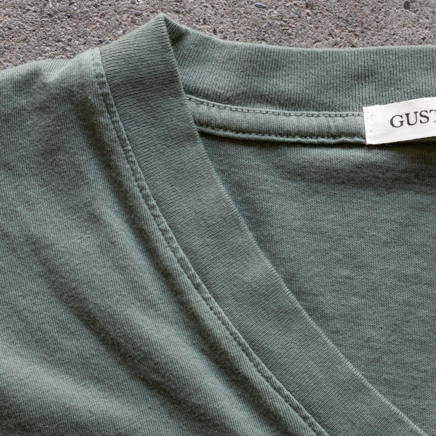 gustin v-neck t-shirt classic collection