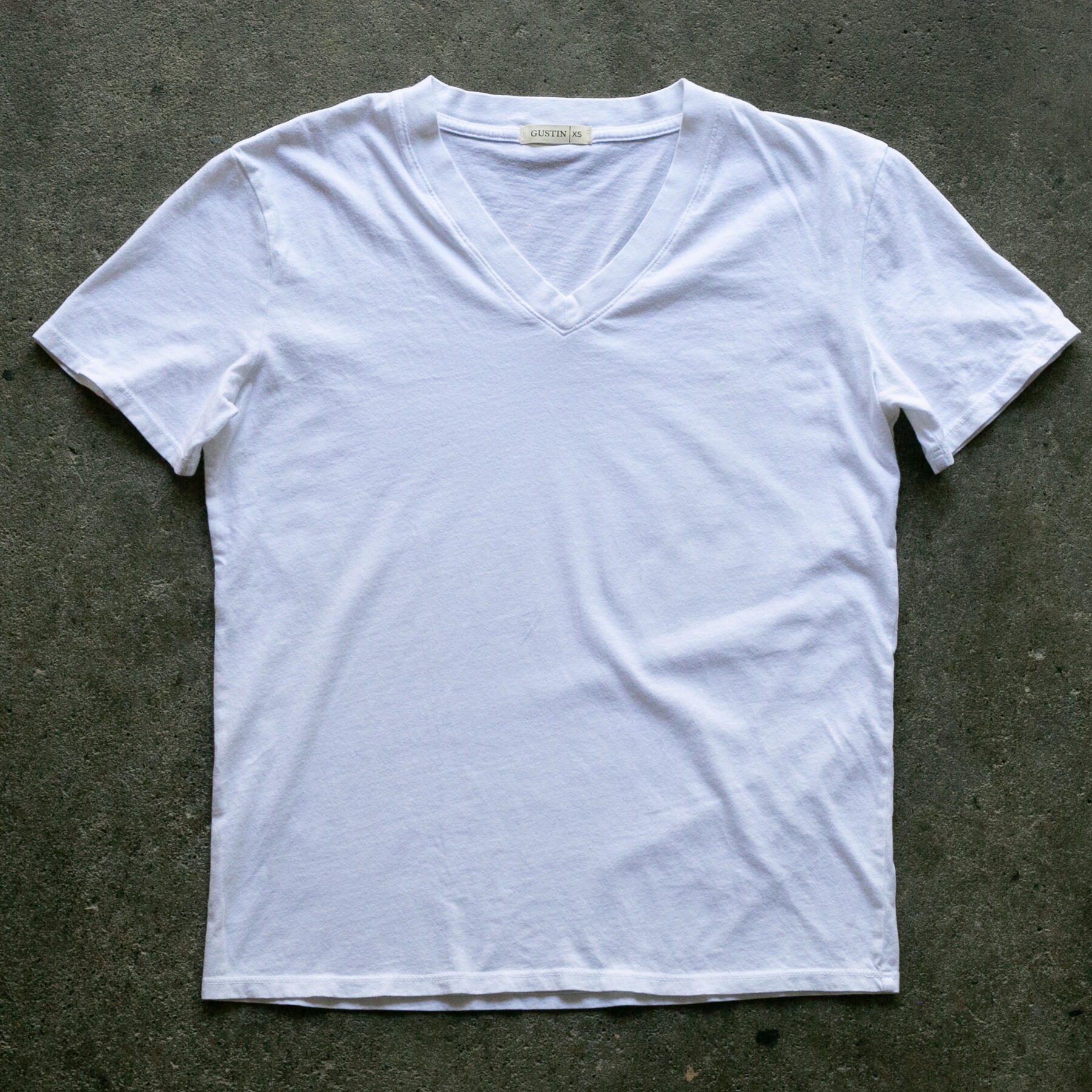 gustin v-neck t-shirt classic collection