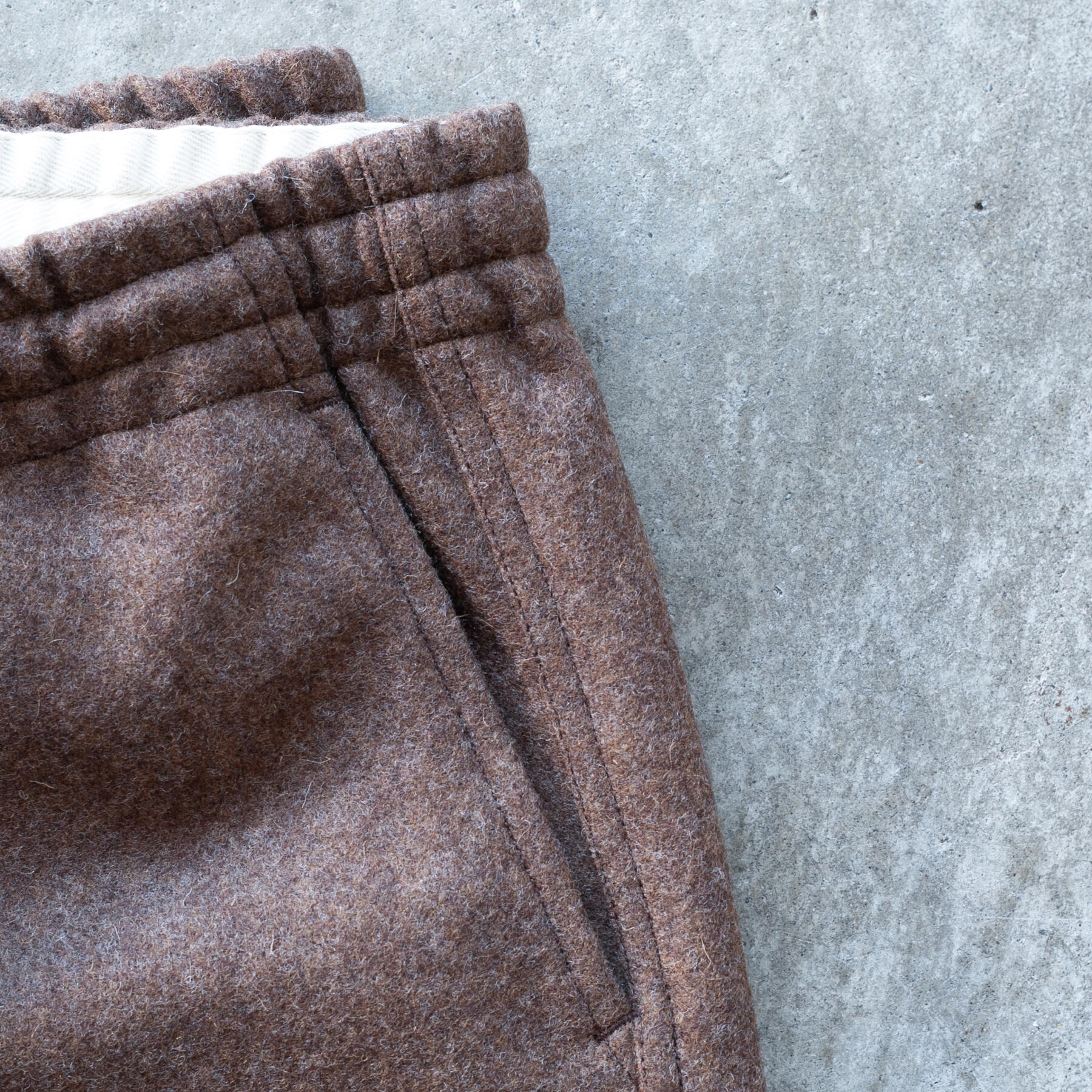 gustin #4 japan rustic wool joggers - rust